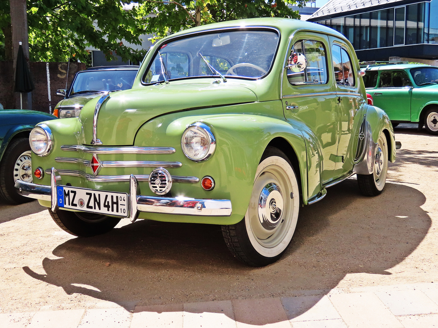 Das Crèmeschnittchen (Renault 4 CV)