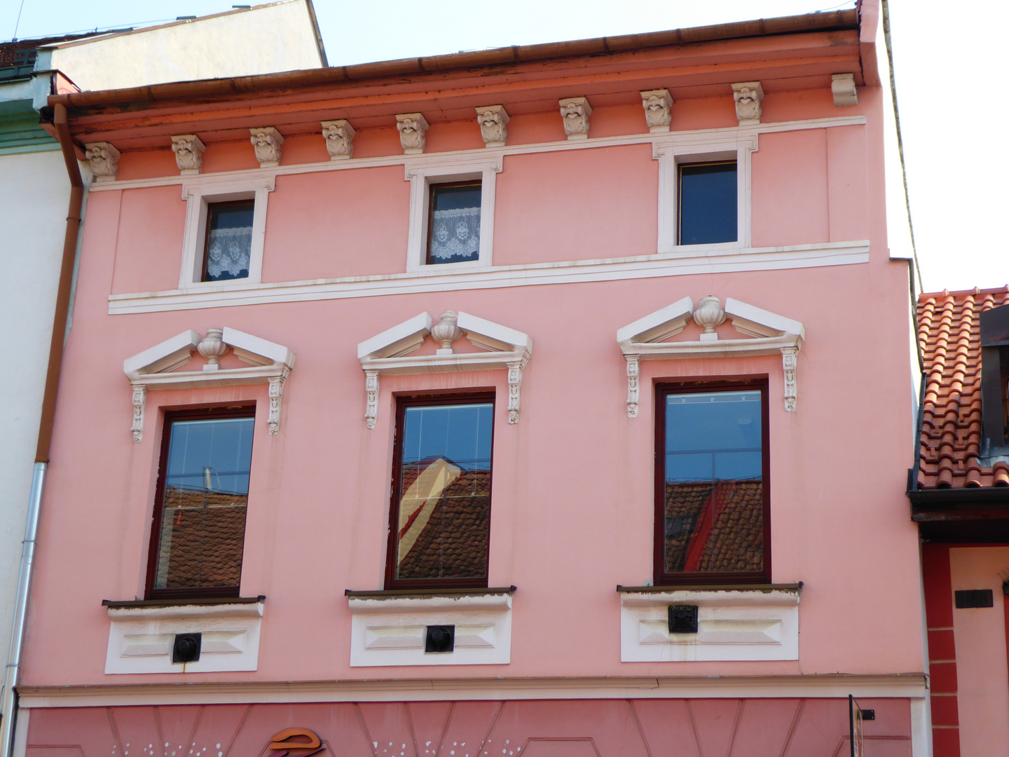 Das Dach im Fenster in Kežmarok