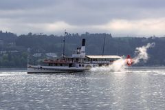 Das Dampfschiff Uri nimmt Fahrt auf