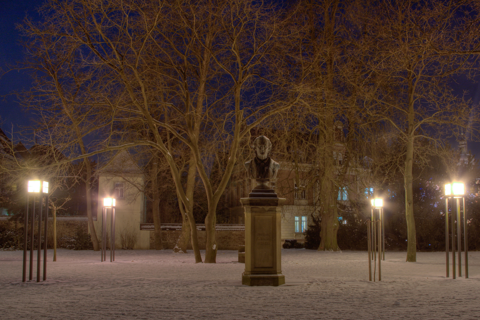 Das Denkmal in der Nacht