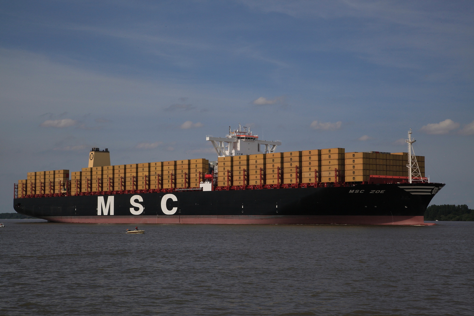 Das derzeit größte Containerschiff „MSC ZOE“ ist auf dem Weg zu ihrer Taufe in Hamburg