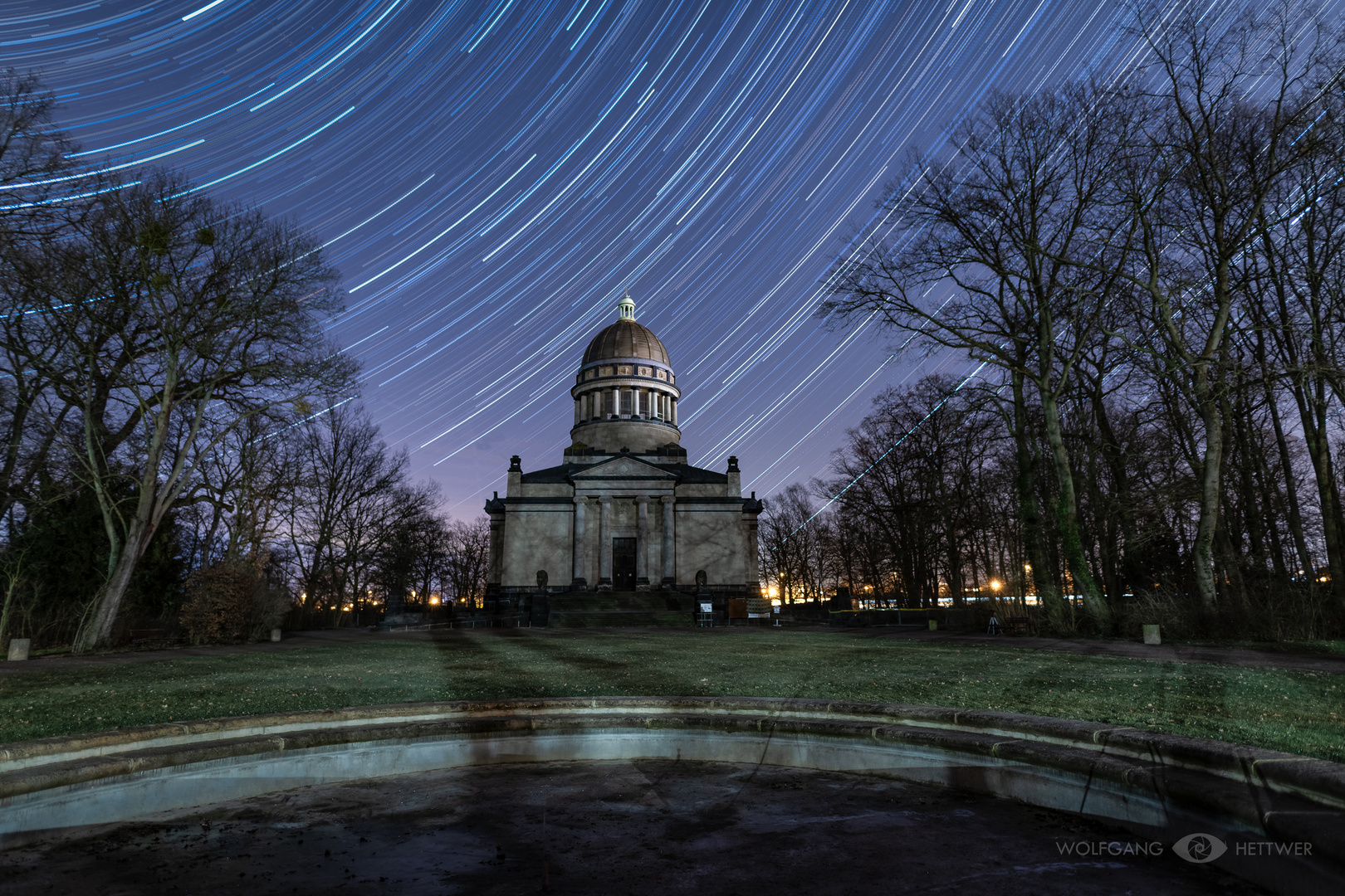 Das Dessauer Mausoleum bei Nacht