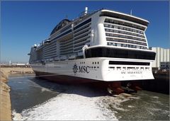 das Dock wird geflutet....für die "MSC MERAVIGLIA"