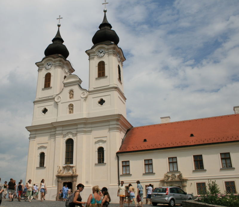Das Dominikanerkloster auf der Halbinsel Tihany in Ungarn am Balaton.