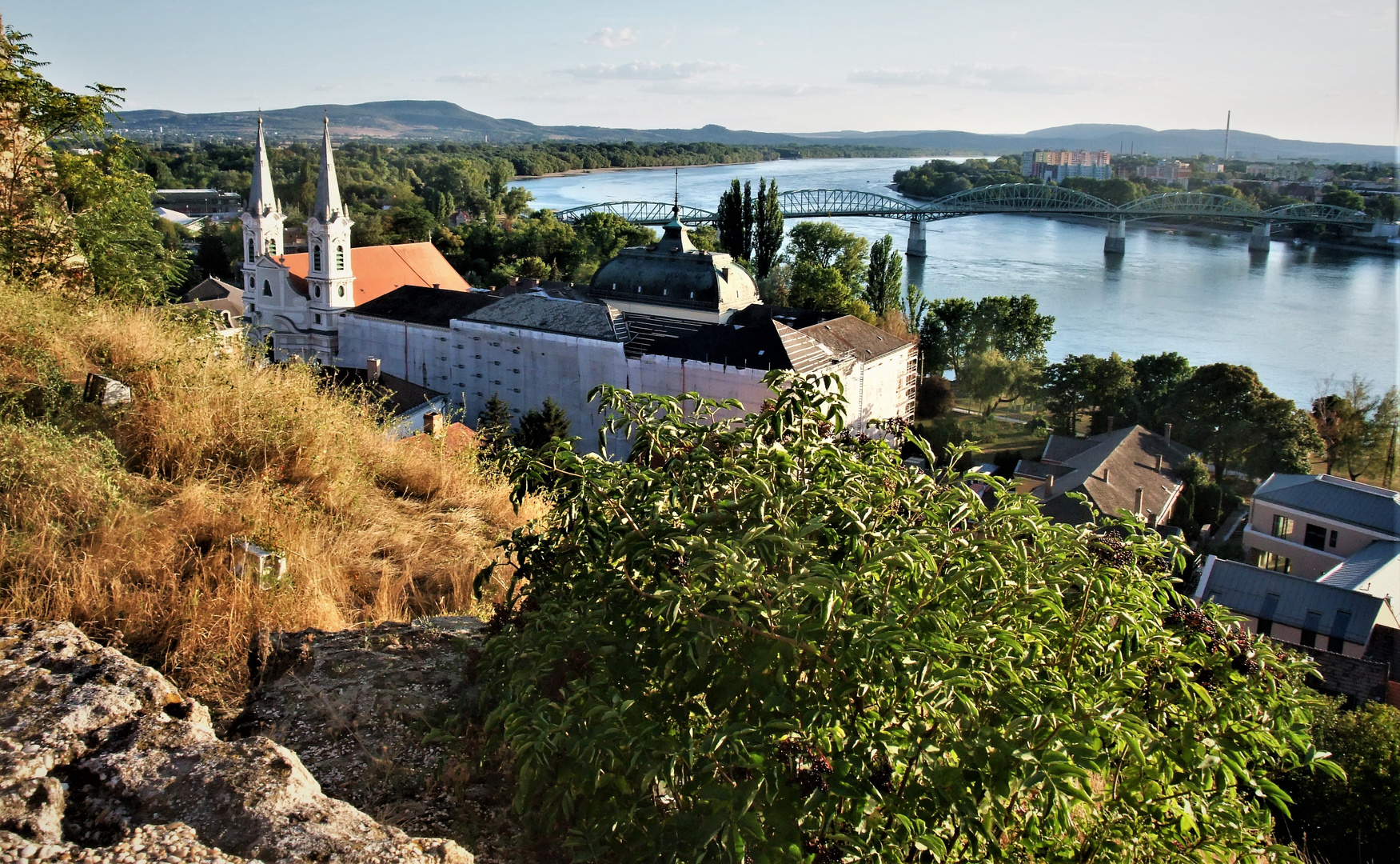 ..  das Donauknie bei Esztergom