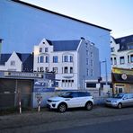 das doppelte Haus streetart HB p21-42-col