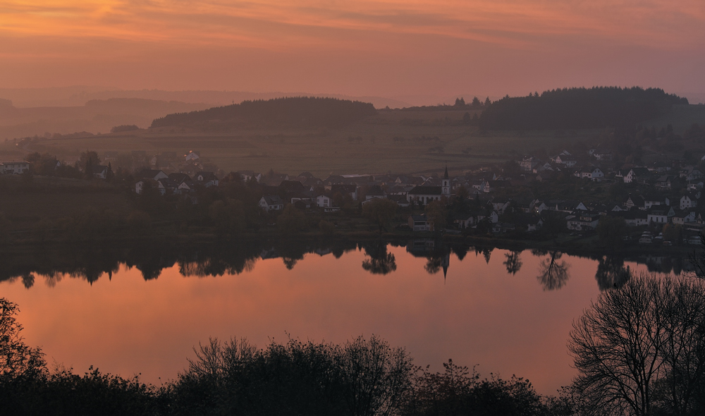 *das Dorf am Maar*