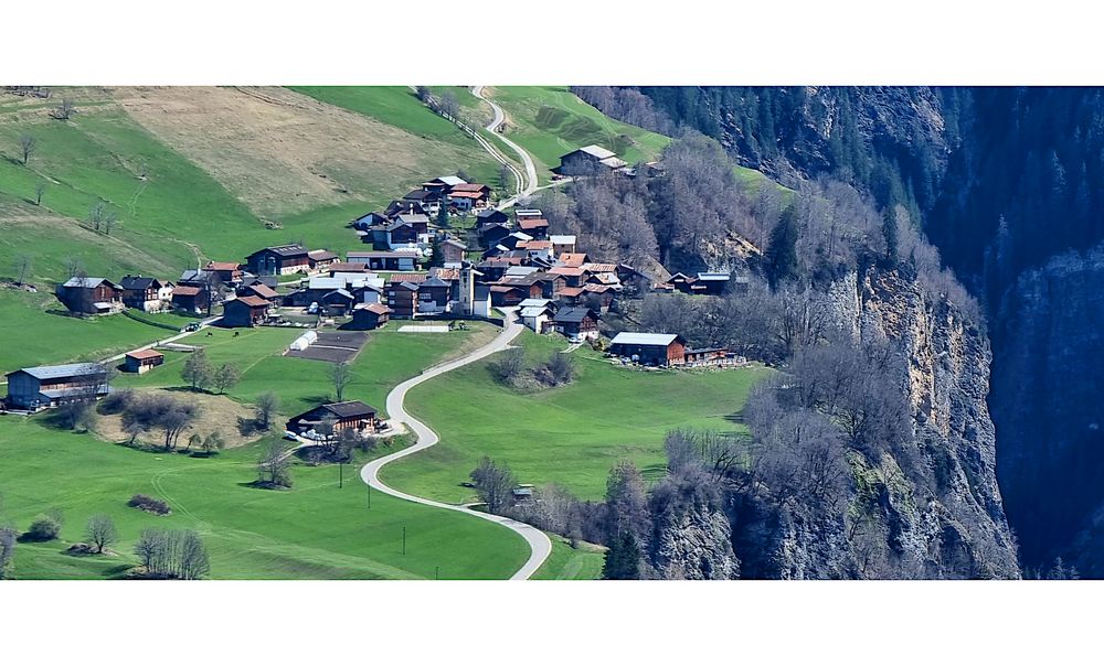 Das Dorf am Rande der Schlucht, II