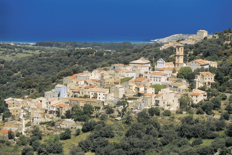 Das Dorf Aregno in der Balagne