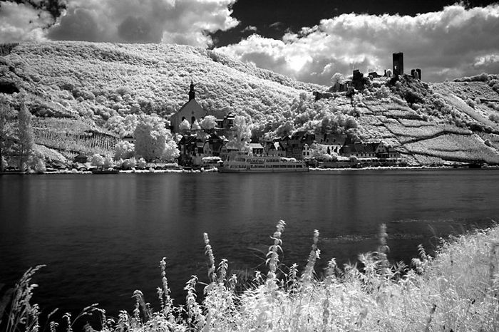 Das Dorf Beilstein mit Burg Metternich an der Mosel