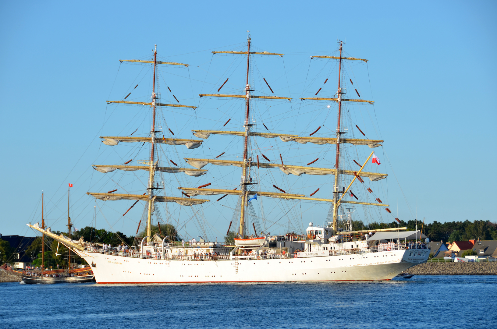 Das Dreimast-Vollschiff "Dar Mlodziezy" während der Hanse Sail in Rostock