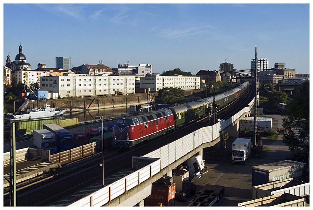 Das Dröhnen über dem Hafen