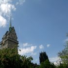 Das Duisburger Rathaus unterm blauen Himmel