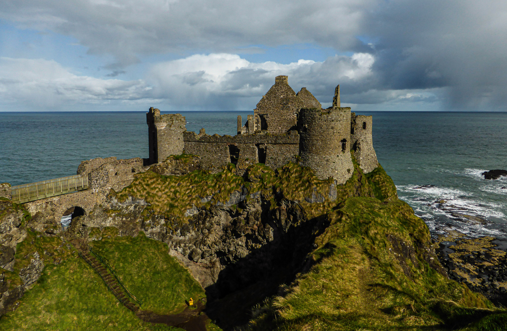 Das Dunluce Castle...