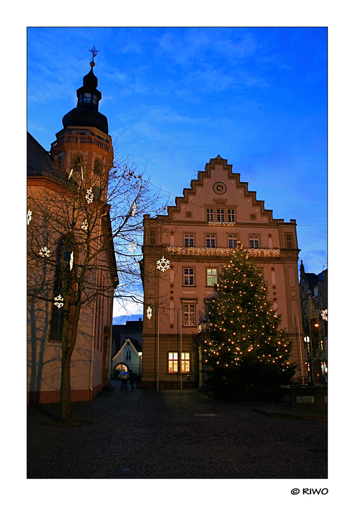 das Durlacher Rathaus kurz vor Weihnacht.......