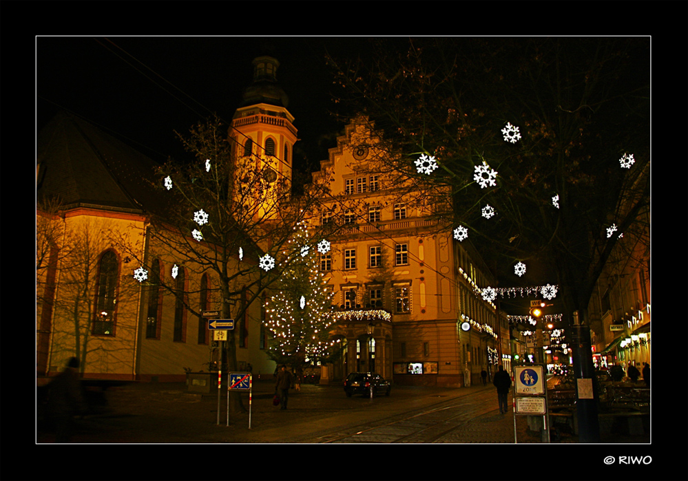 das Durlacher Rathaus nicht weit vom Weihnachtsmarkt.....