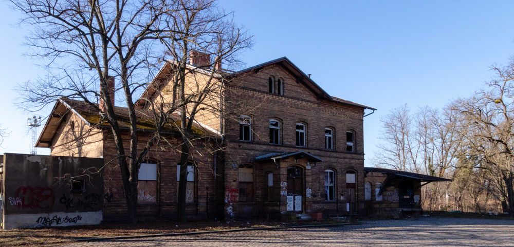 Das ehemalige Bahnhofsgebäude in Raguhn 