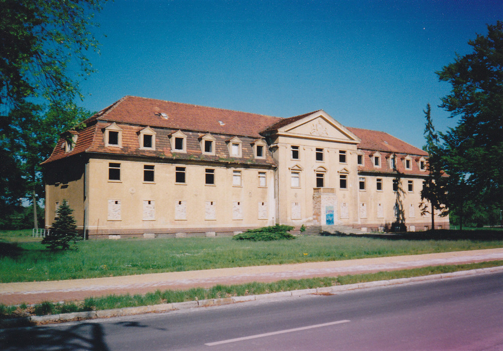 Das ehemalige Ledigenheim vor dem Umbau zum Hotel