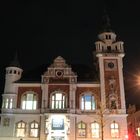 Das ehemalige Sparkassengebäude bei Nacht