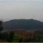 Das Eichsfeld im November - Kraniche über dem Hülfensberg