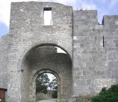 Das Eingangstor zur Heimoburg auf dem Schloßberg in Hainburg / NÖ.