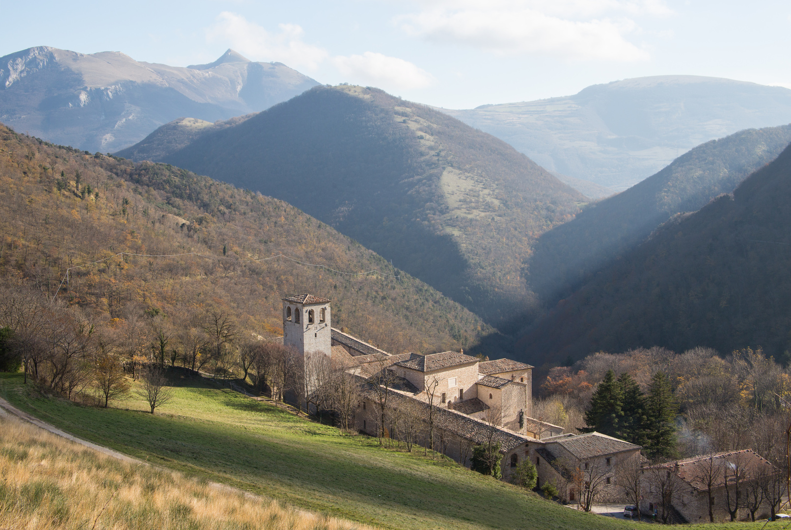 das einsam in den Bergen gelegene Kloster Fonte Avellana