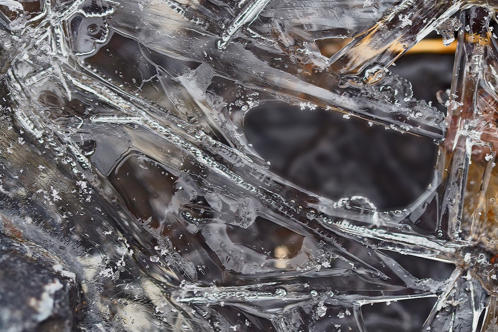 Das Eis erzählt seine Lebensgeschichte! - La glace parle de ses expériences passées...