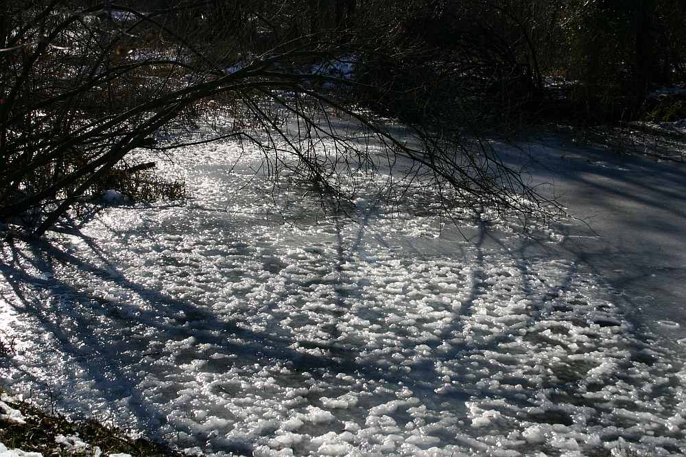 Das Eis schmilzt in der Sonne