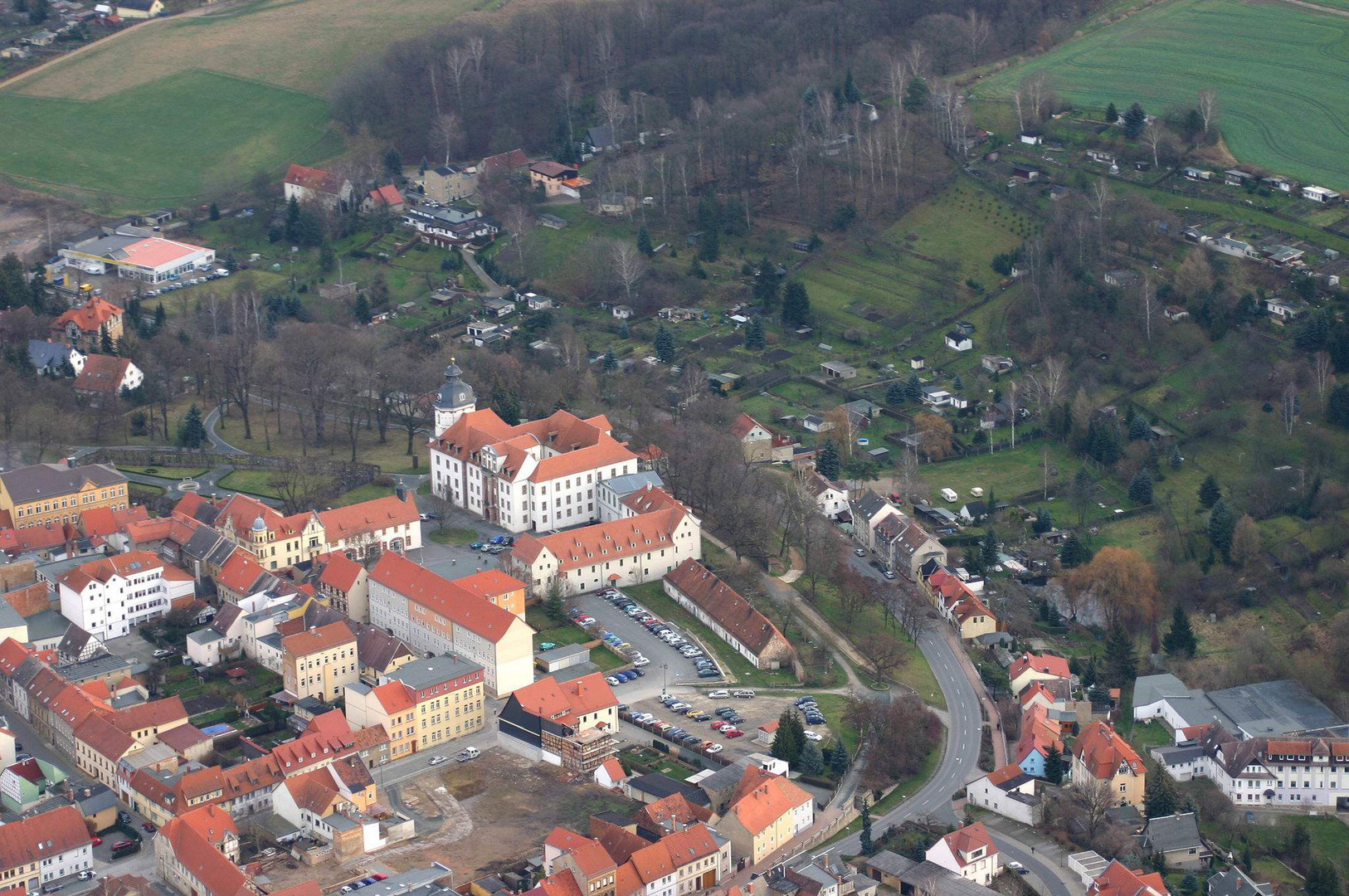 Das Eisenberger Schloss aus ca. 400 m Höhe