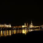 Das Elbufer in Dresden bei Nacht