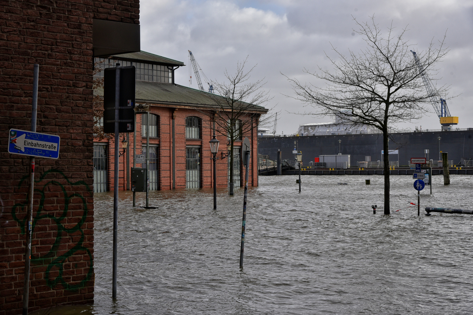 Das Elbwasser fogte der Einbahnstrasse