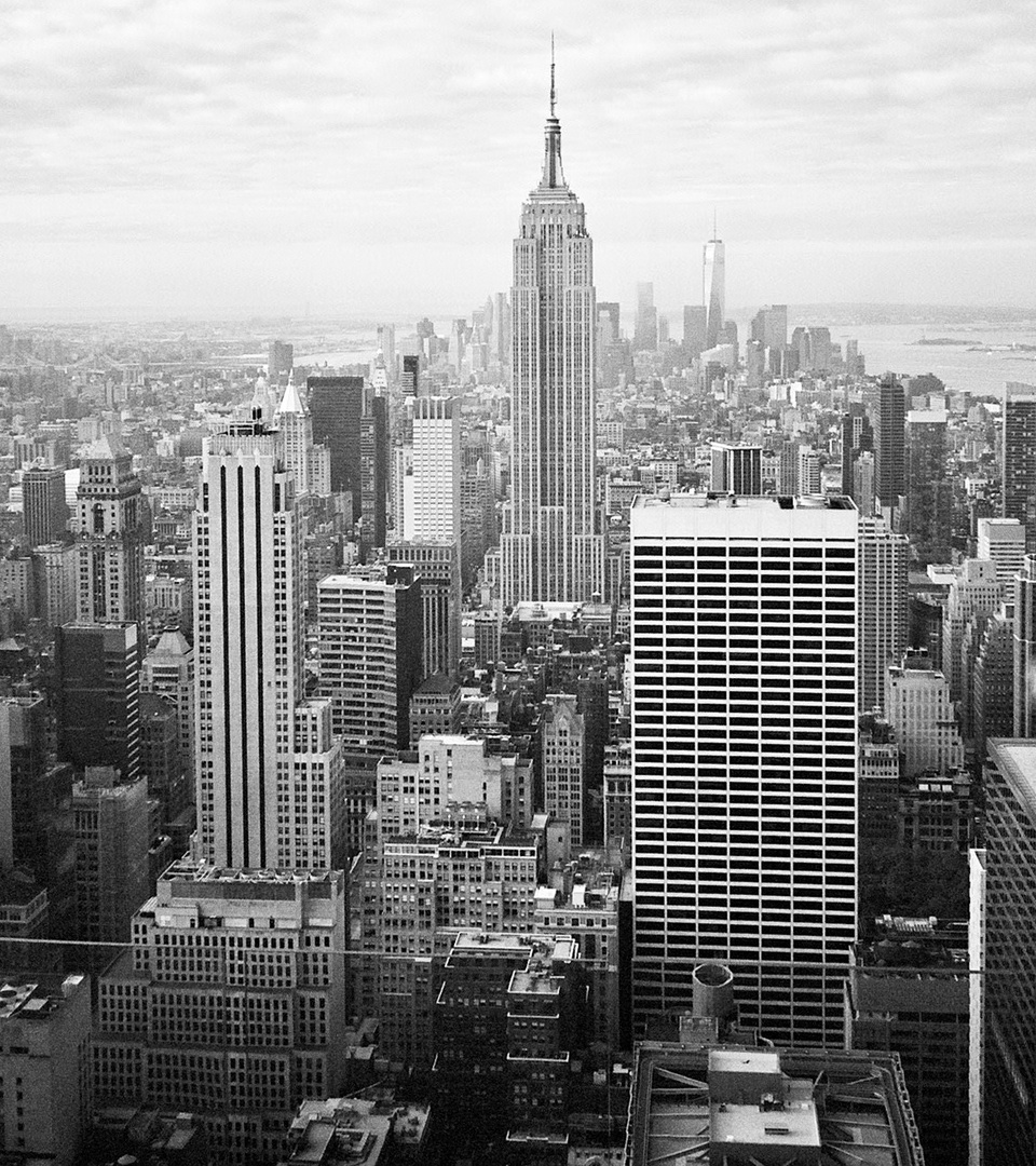 Das Empire State Building ist ein Wolkenkratzer im New Yorker Stadtteil Manhattan. Mit einer struktu