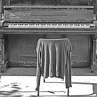 Das Ende für das altgediente Piano ist leider sehr nahe...... 