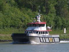 Das englische Crew - Transfer - Schiff CEMAES BAY auf dem Nord-Ostsee-Kanal