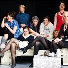 das Ensemble der 8 Frauen .... Femme Fatales