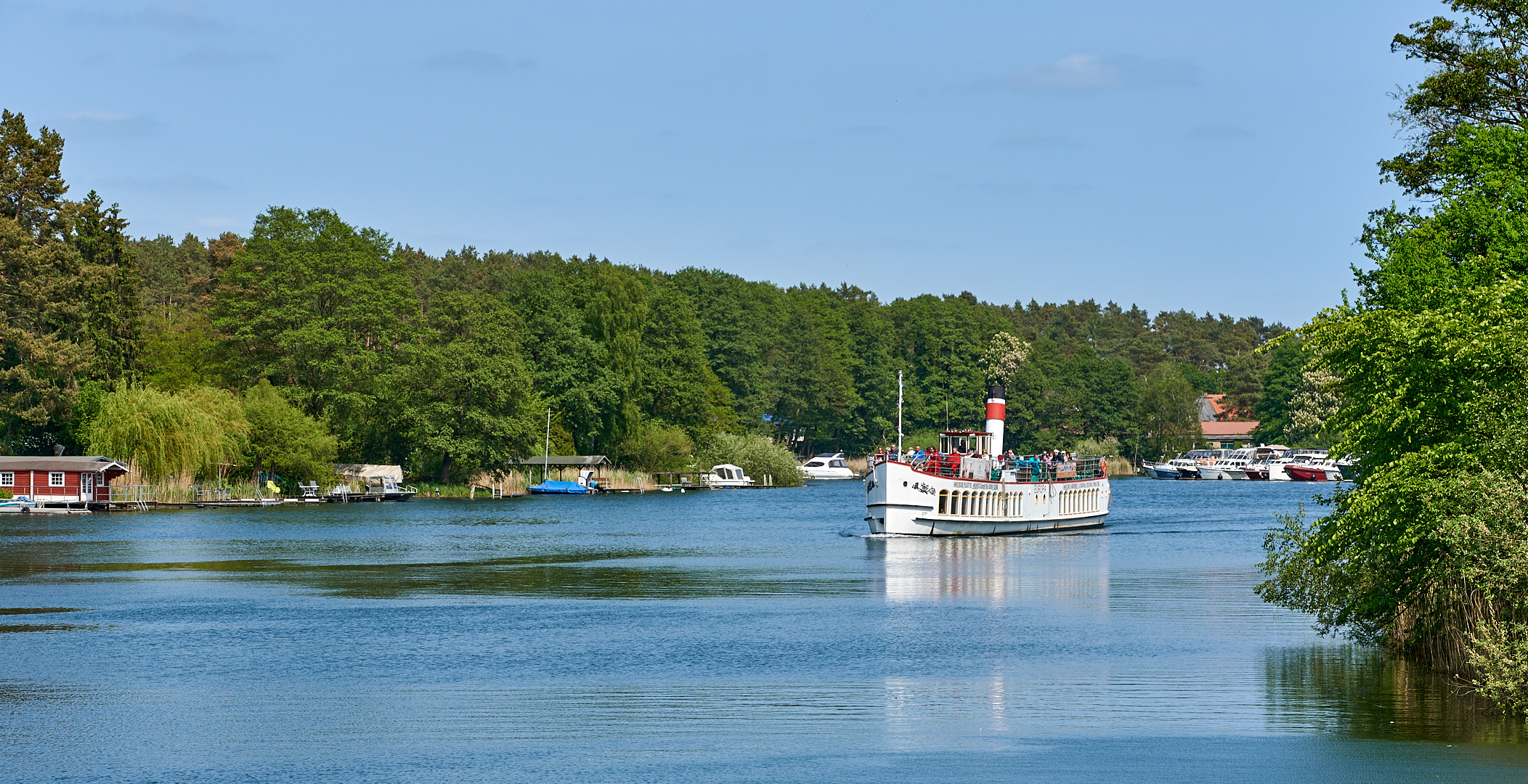 Das erste Schiff das Bäume aus dem Schornstein bläst, mehr Öko geht nicht, der...