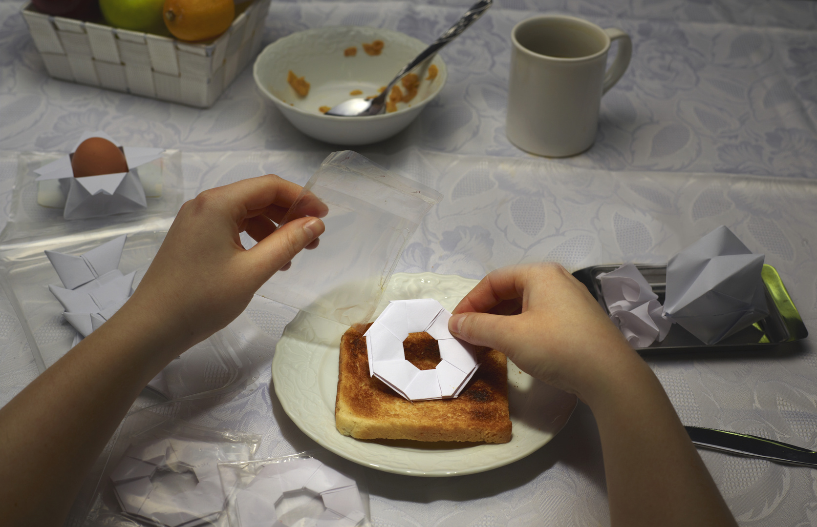 Das etwas andere Frühstück - Eine Scheibe...Papier?