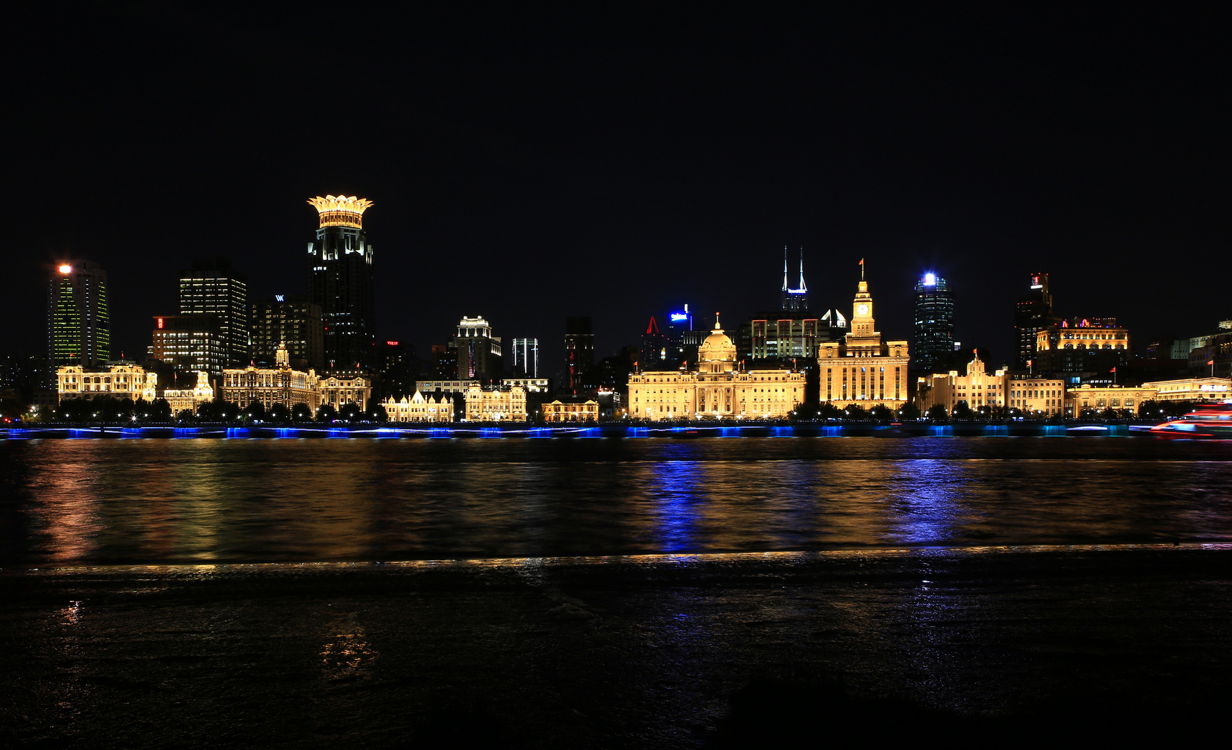 Das "europäische" Ufer bei Nacht