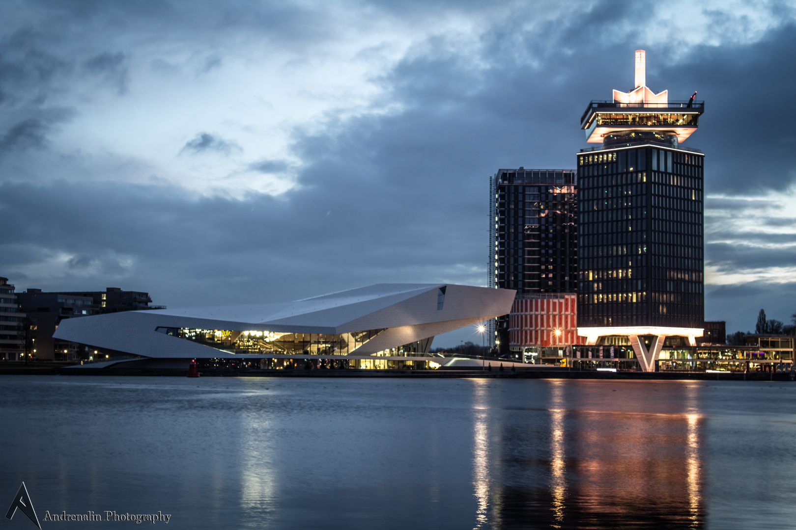 Das EYE Filmmuseum und das Sir Adam Hotel (Amsterdam)