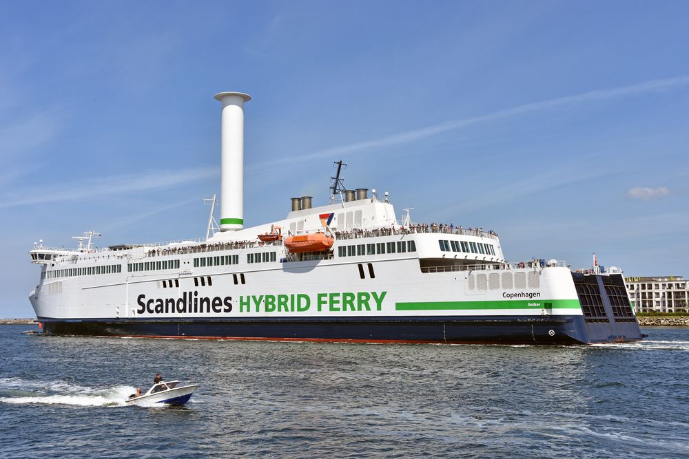 Das Fährschiff "Copenhagen" verlässt Warnemünde