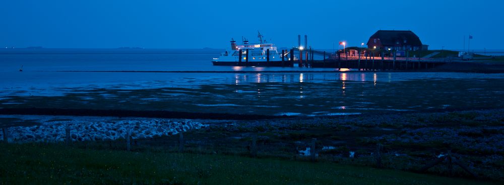 Das Fährschiff Hilligenley an der Rixwarf / Hallig Langeness