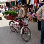 - das Fahrrad ist sein " Stand "