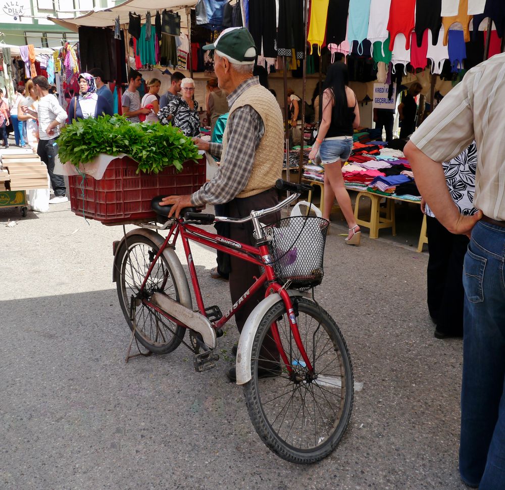 - das Fahrrad ist sein " Stand "