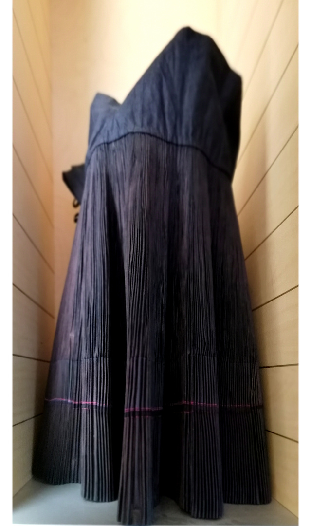 Das Faltenkleid