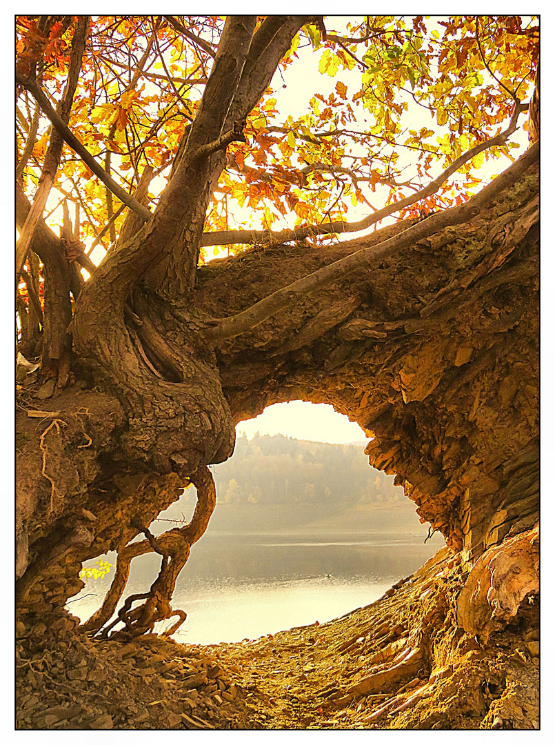 Das Felsloch am Edersee