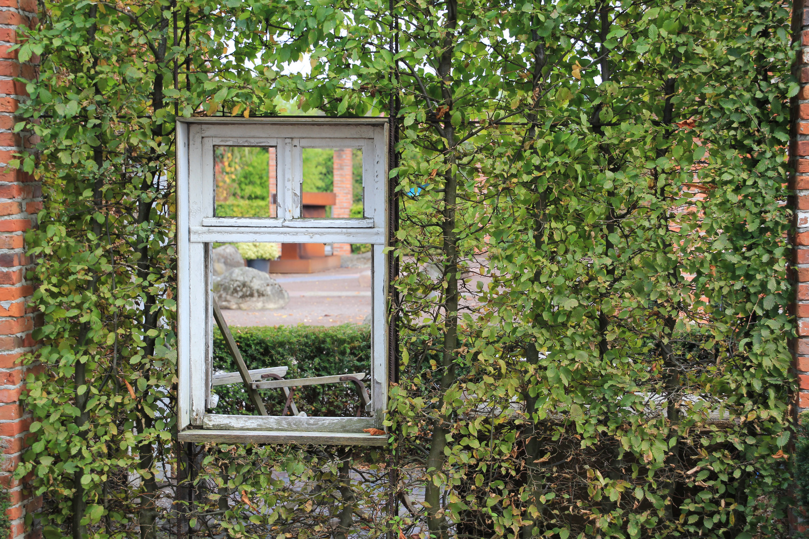 Das Fenster in der Hecke Foto & Bild architektur