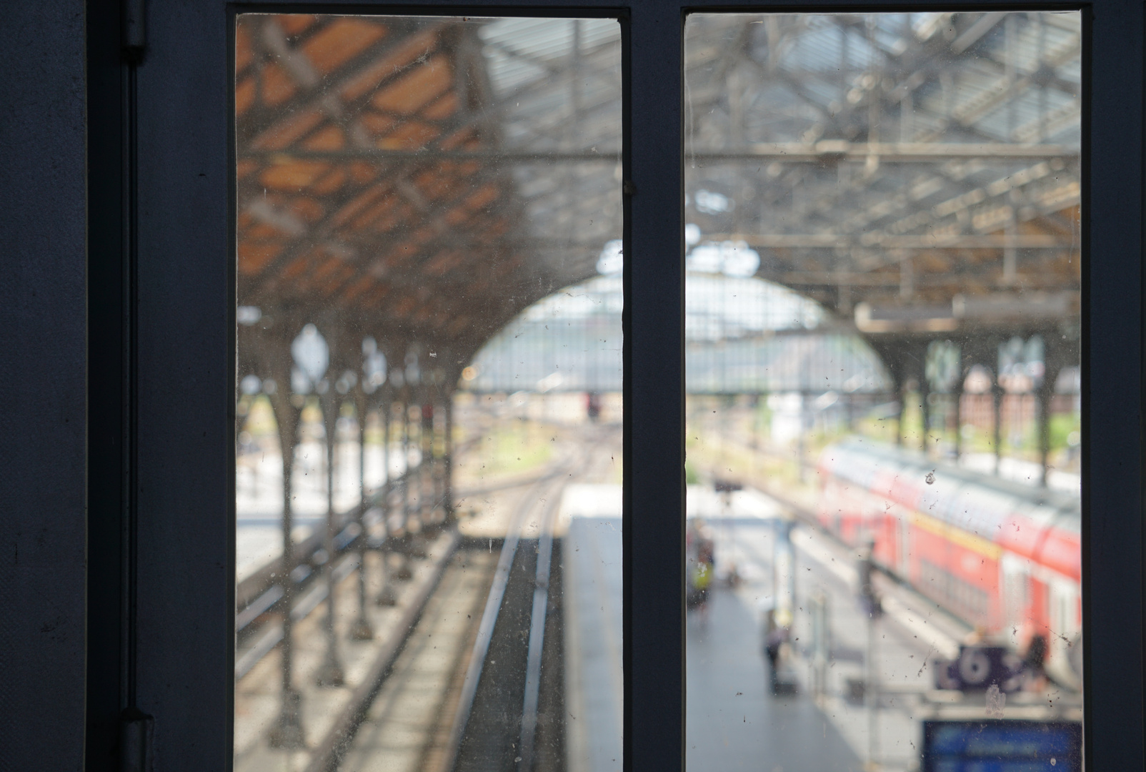 Das Fenster zum (Bahn-) Hof