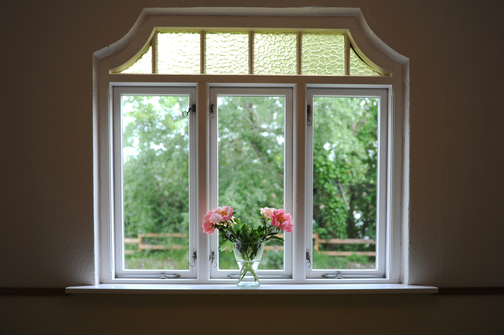 Das Fenster zum Hof Foto & Bild stillleben