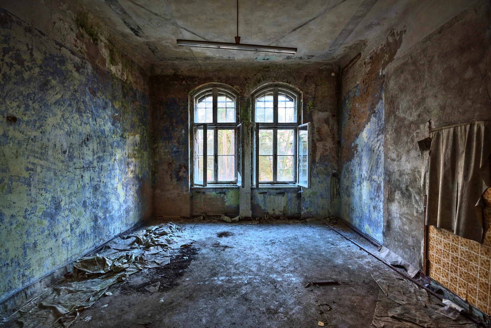 Das Fenster zum Hof Foto & Bild architektur, lost places