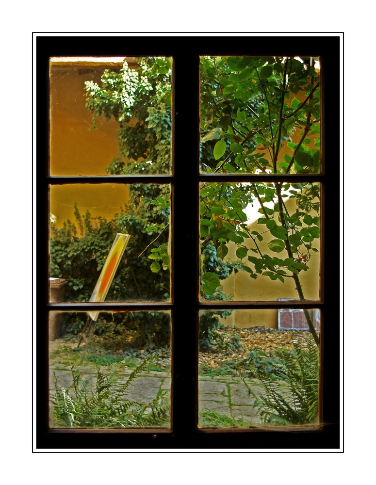 Das Fenster zum Hof… Foto & Bild architektur, farbiges